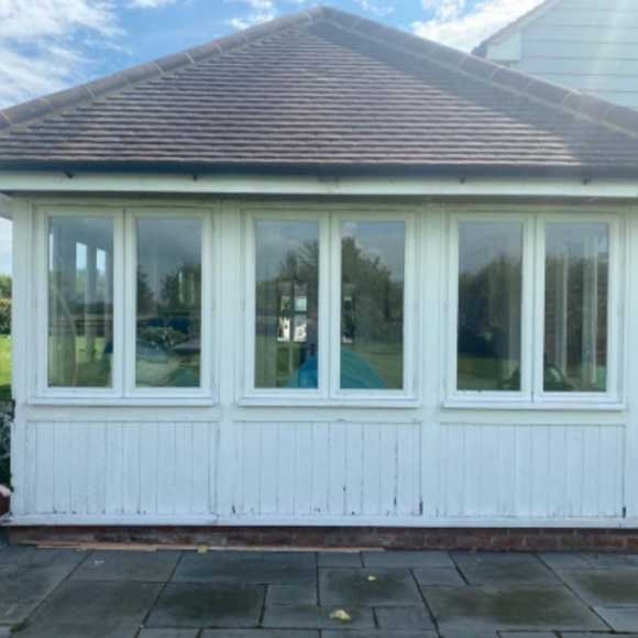 Origin bi-folding doors on a renovated garden room in Oxfordshire